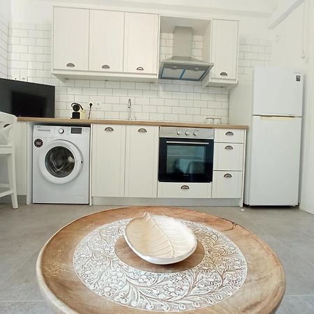 Summer Feel Suites Poros Town Екстер'єр фото