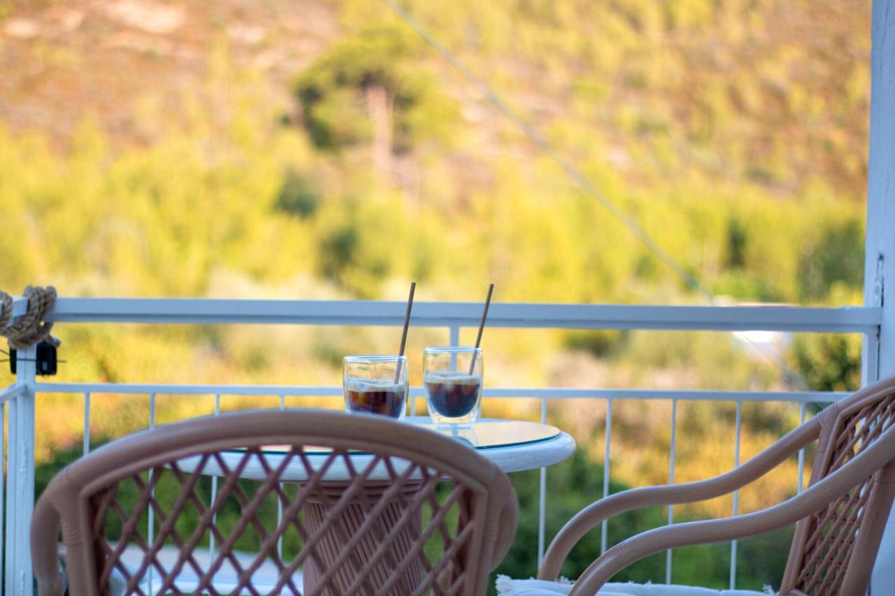 Summer Feel Suites Poros Town Екстер'єр фото