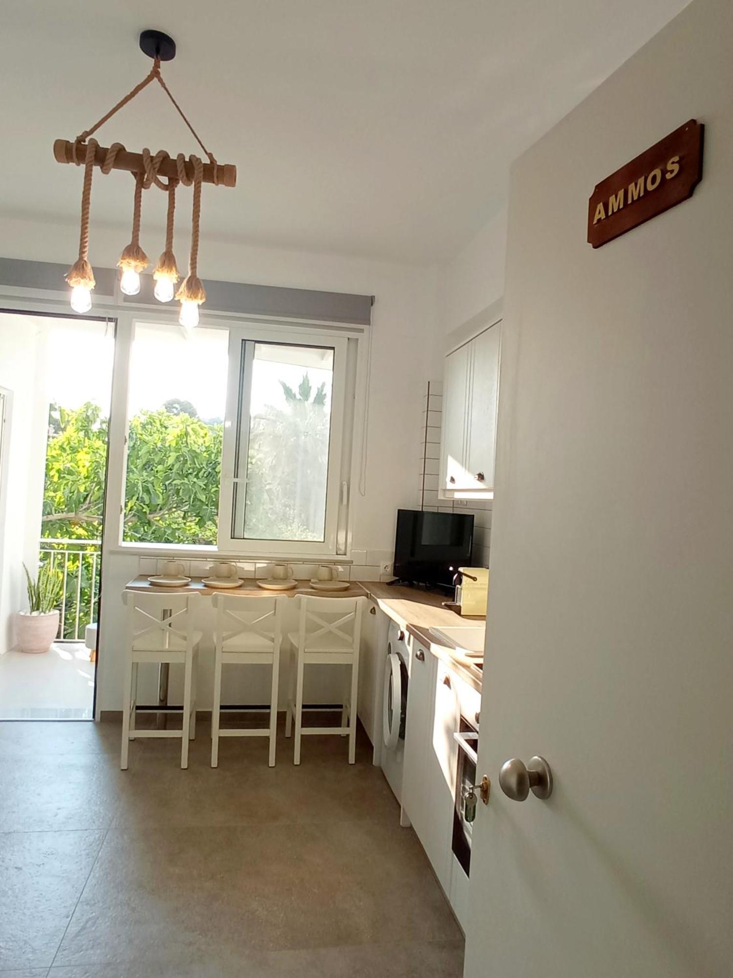 Summer Feel Suites Poros Town Екстер'єр фото