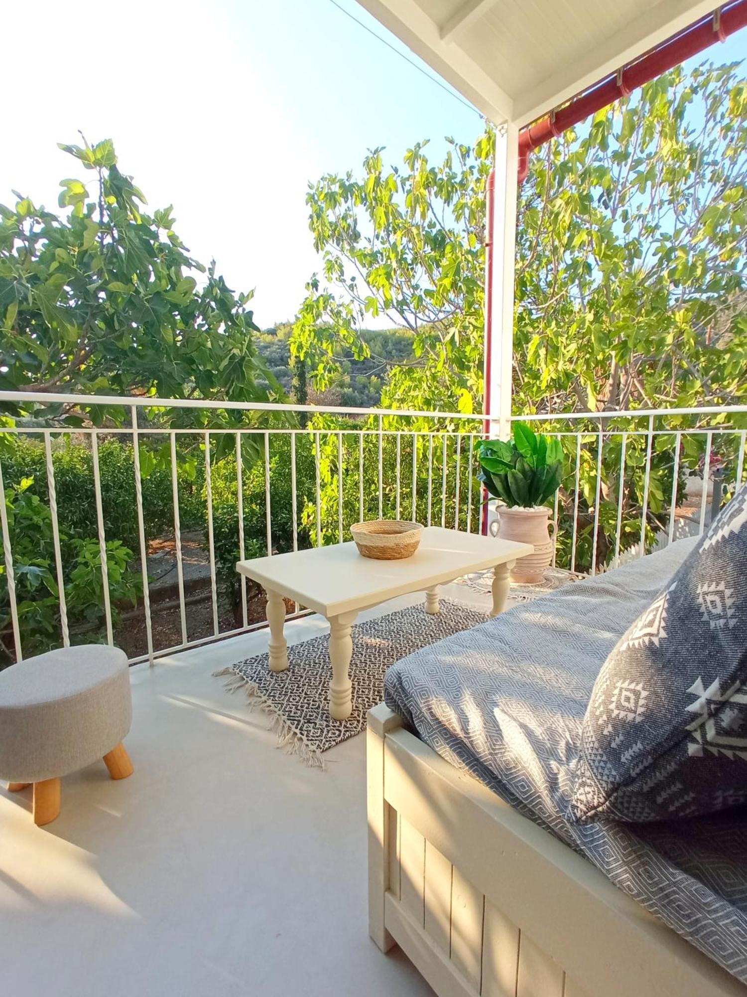 Summer Feel Suites Poros Town Екстер'єр фото