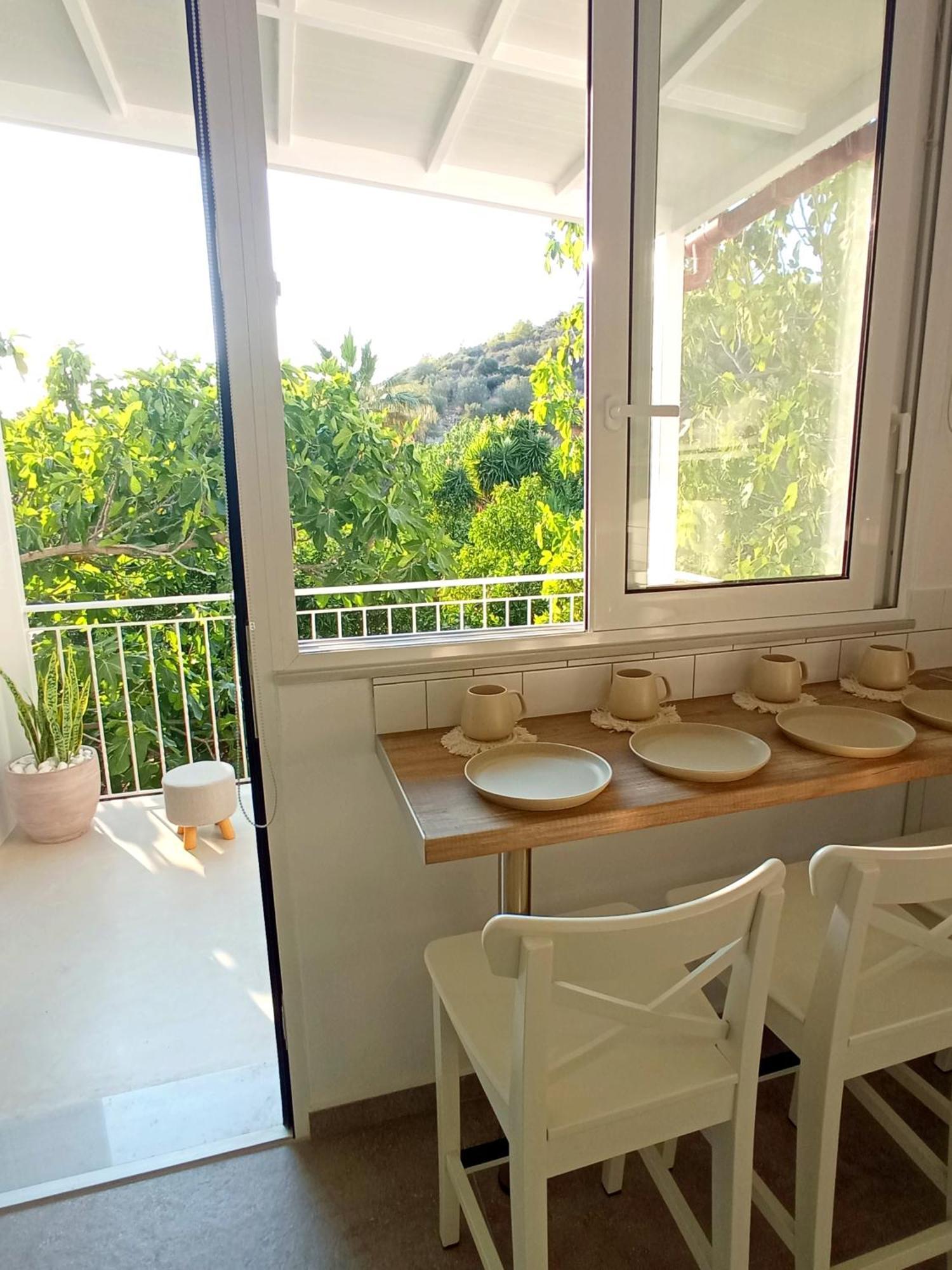 Summer Feel Suites Poros Town Екстер'єр фото