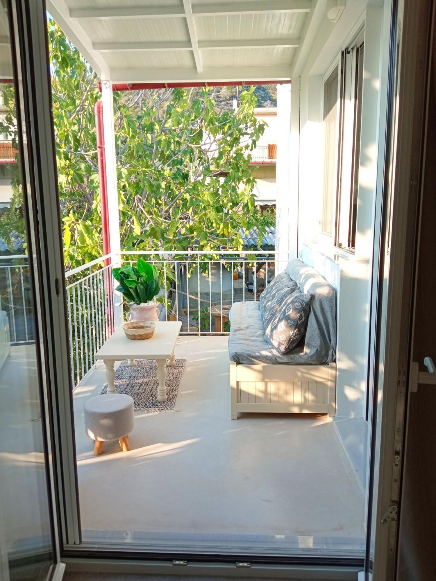 Summer Feel Suites Poros Town Екстер'єр фото